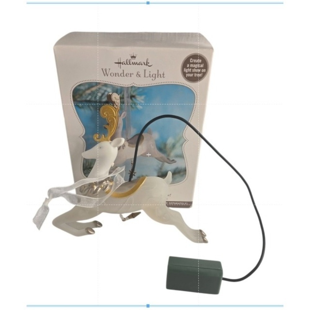 Hallmark Wonder & Light Glimmering Reindeer Ornament New in Box 2010